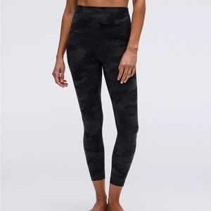 Lululemon Align High-Rise Black Camo 25” (Size 6)